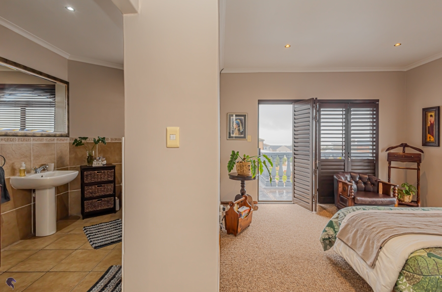4 Bedroom Property for Sale in Myburgh Park Western Cape